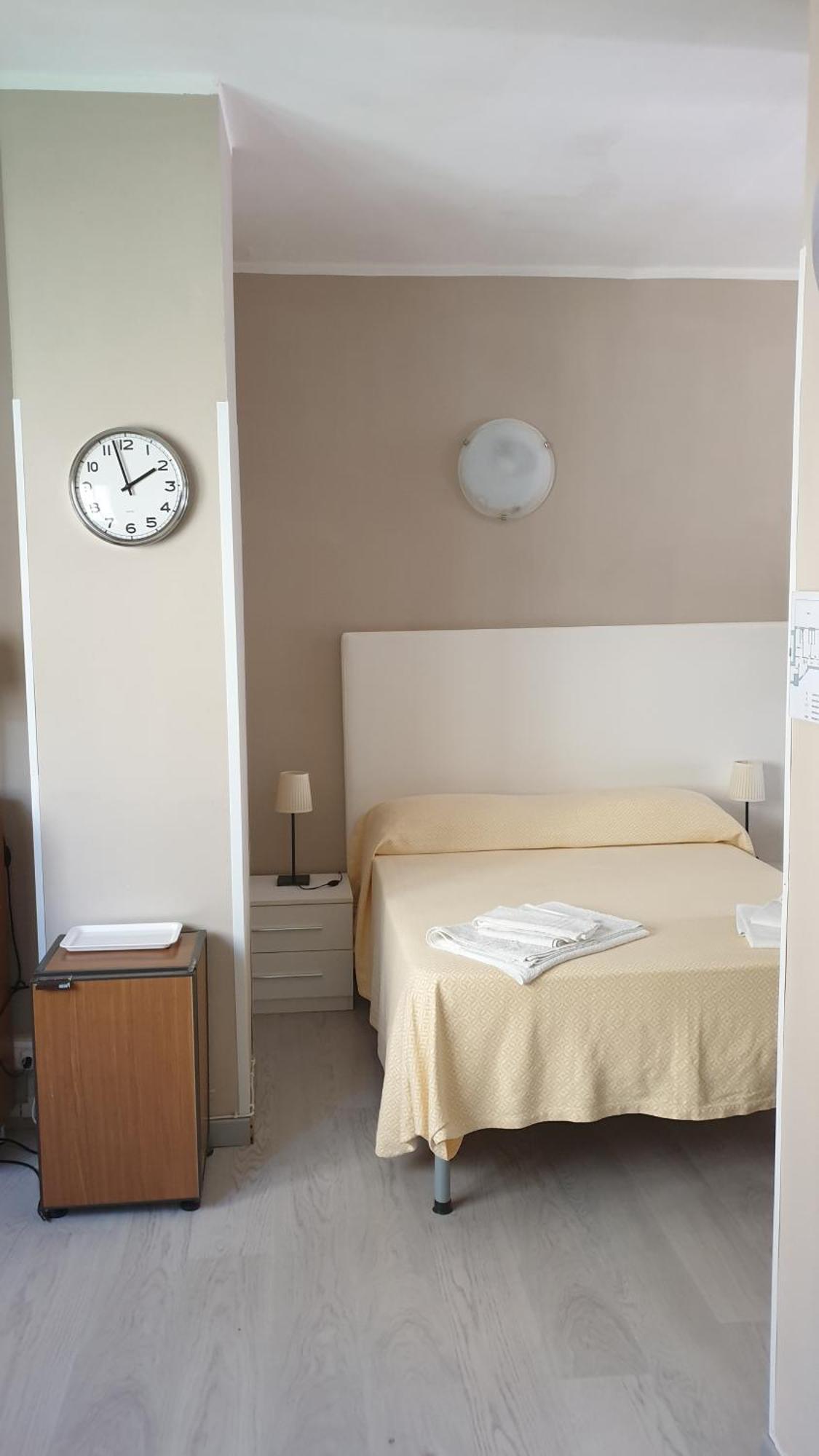 Piccolo Hotel Holiday Center Finale Ligure Exterior foto