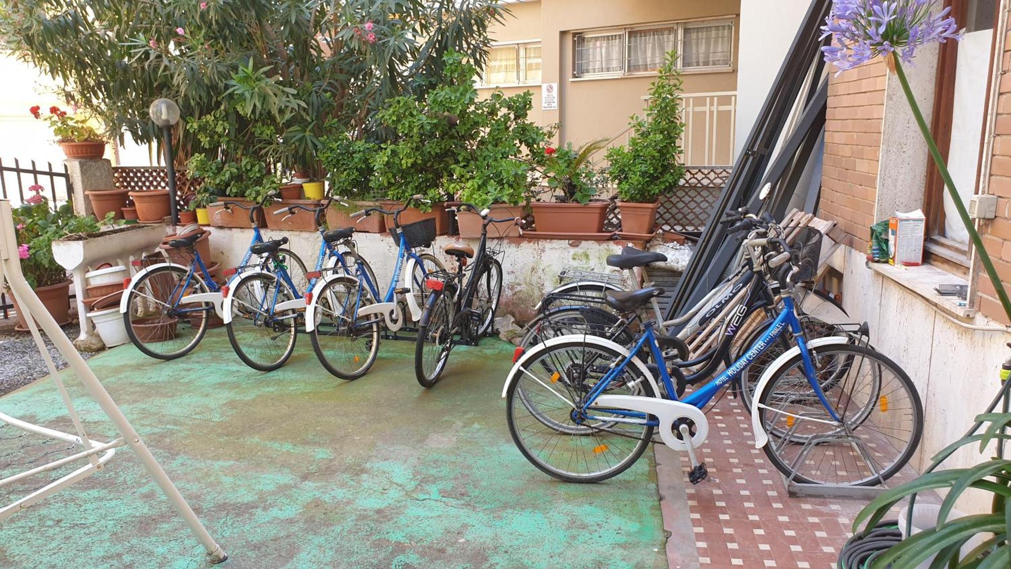 Piccolo Hotel Holiday Center Finale Ligure Exterior foto